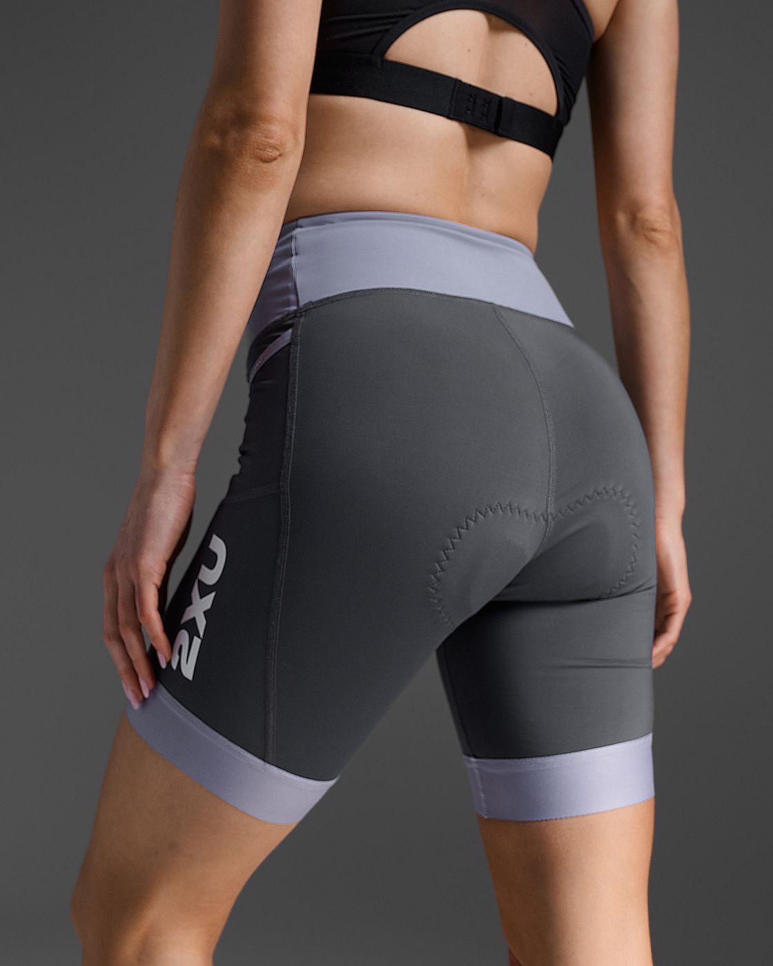 112724-2XU-Core-Tri-6-Inch-Shorts-Digitial-LilacTurbulence-Dames-afbeelding-6