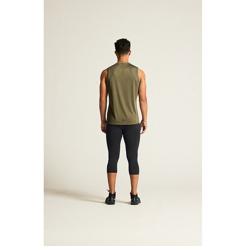 120137-Craft-ADV-Essence-2-hardloopshirt-mouwloos-groen-heren-afbeelding-4