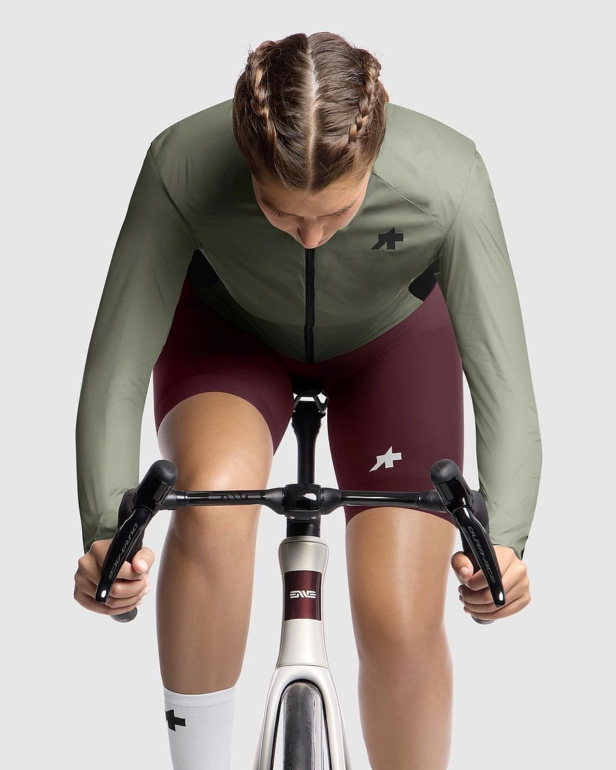141702-Assos-UMA-GT-S11-wind-fietsjas-Edge-Green-dames-afbeelding-5