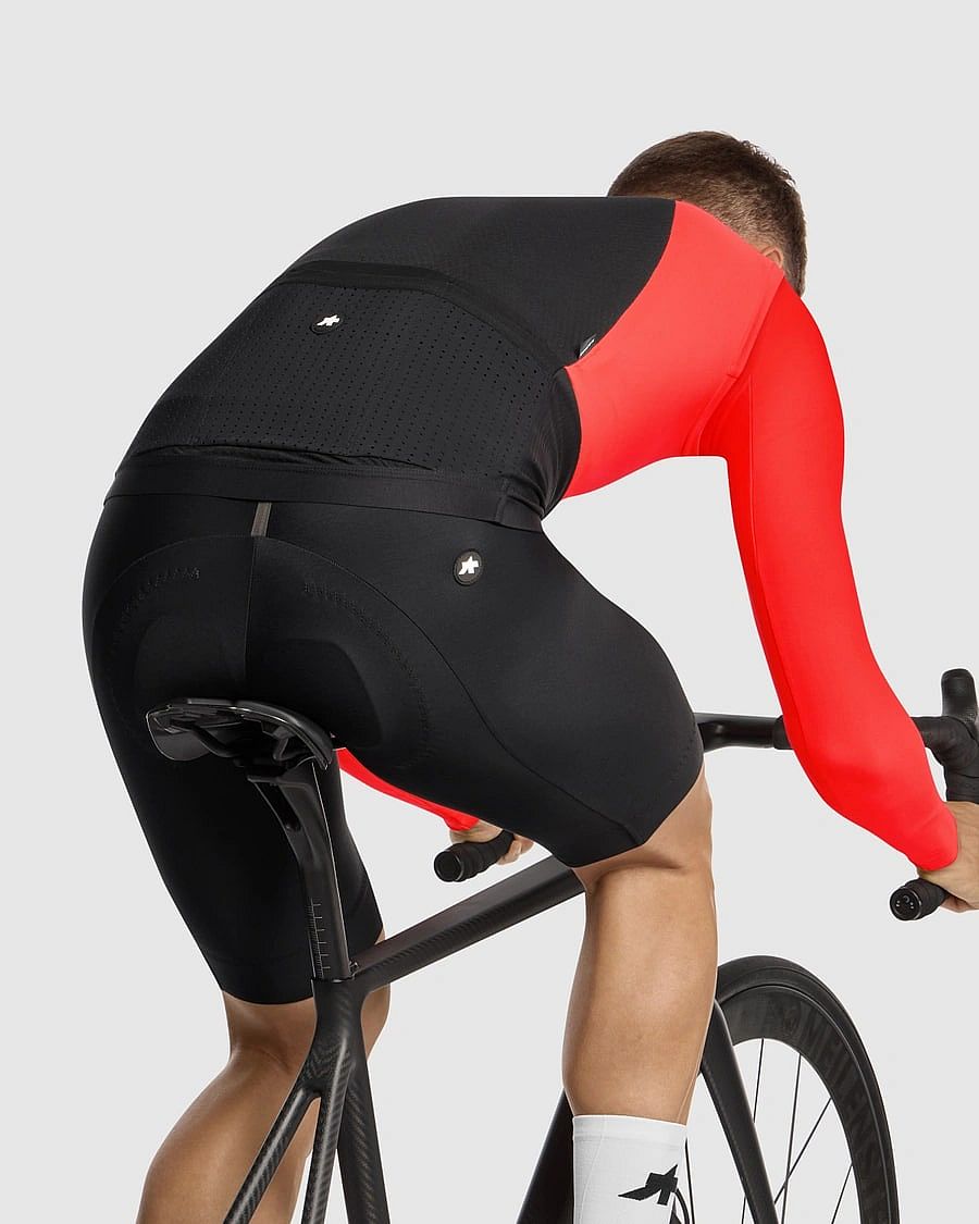 118333-Assos-Equipe-R-springfall-S11-gilet-lolly-red-heren-afbeelding-6