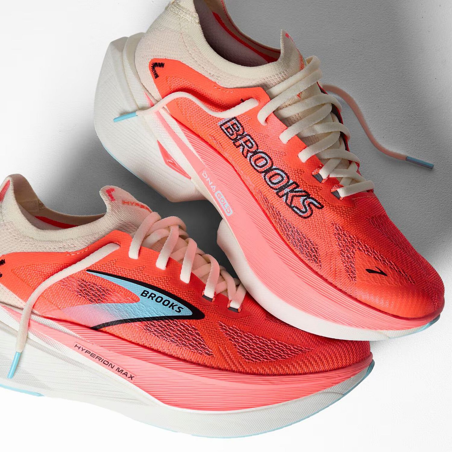 143934-Brooks-Hyperion-Max-3-hardloopschoenen-CoconutFiery-CoralAtomizer-dames-afbeelding-3