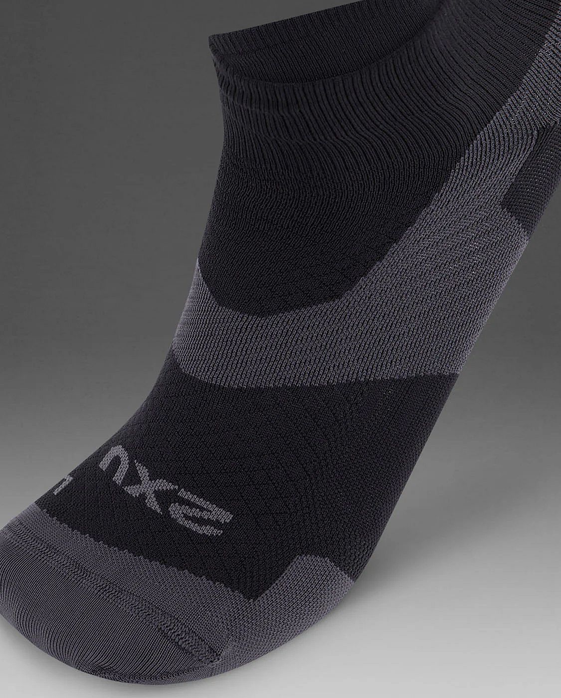 113721-2XU-Vectr-Ultralight-14-Crew-hardloopsokken-BlackTitanium-unisex-afbeelding-3