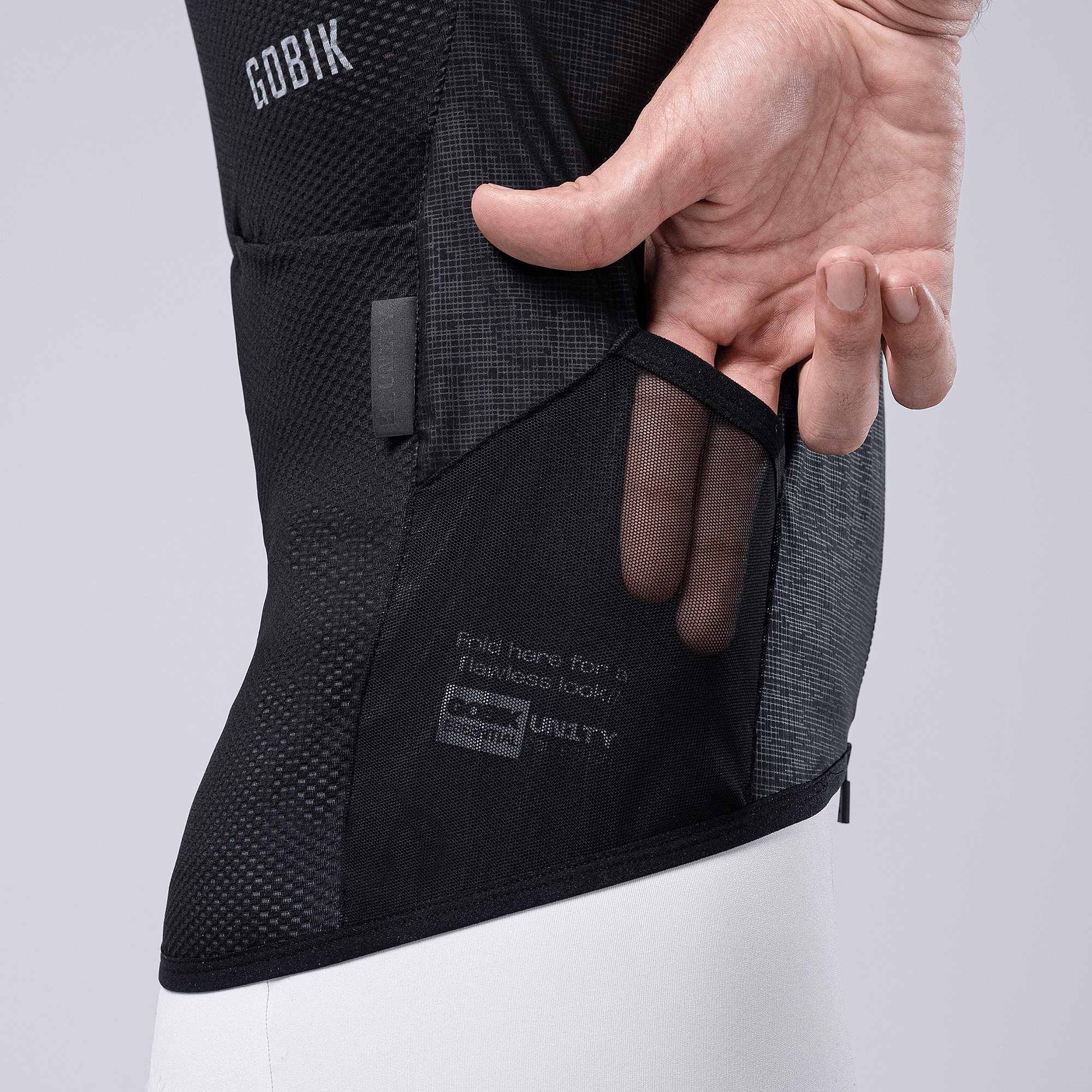 141593-Gobik-fietsvest-plus-2.0-blackcurrant-heren-afbeelding-10