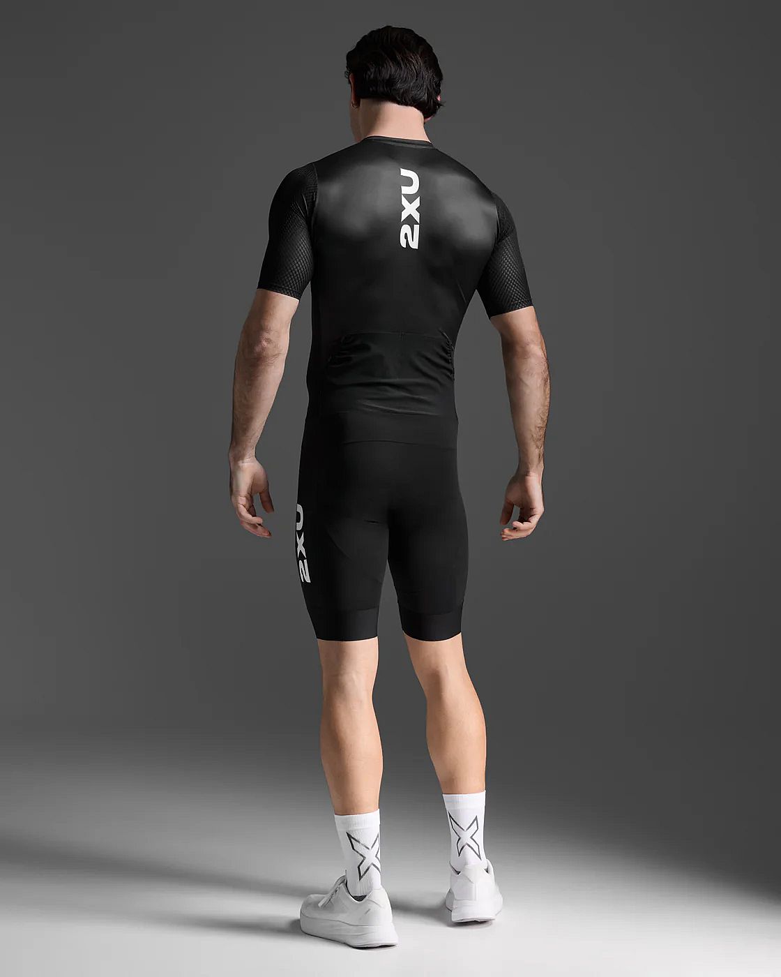 113323-2XU-Aero-Hex-Trisuit-korte-mouw-BlackWhite-Heren-afbeelding-3