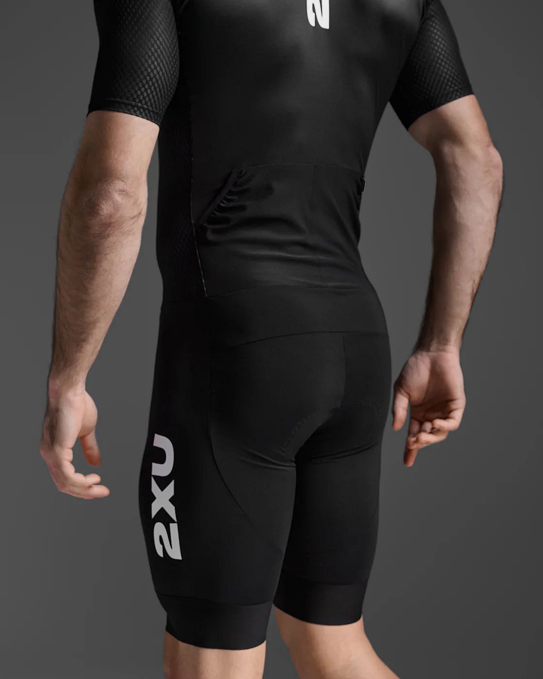 113323-2XU-Aero-Hex-Trisuit-korte-mouw-BlackWhite-Heren-afbeelding-5