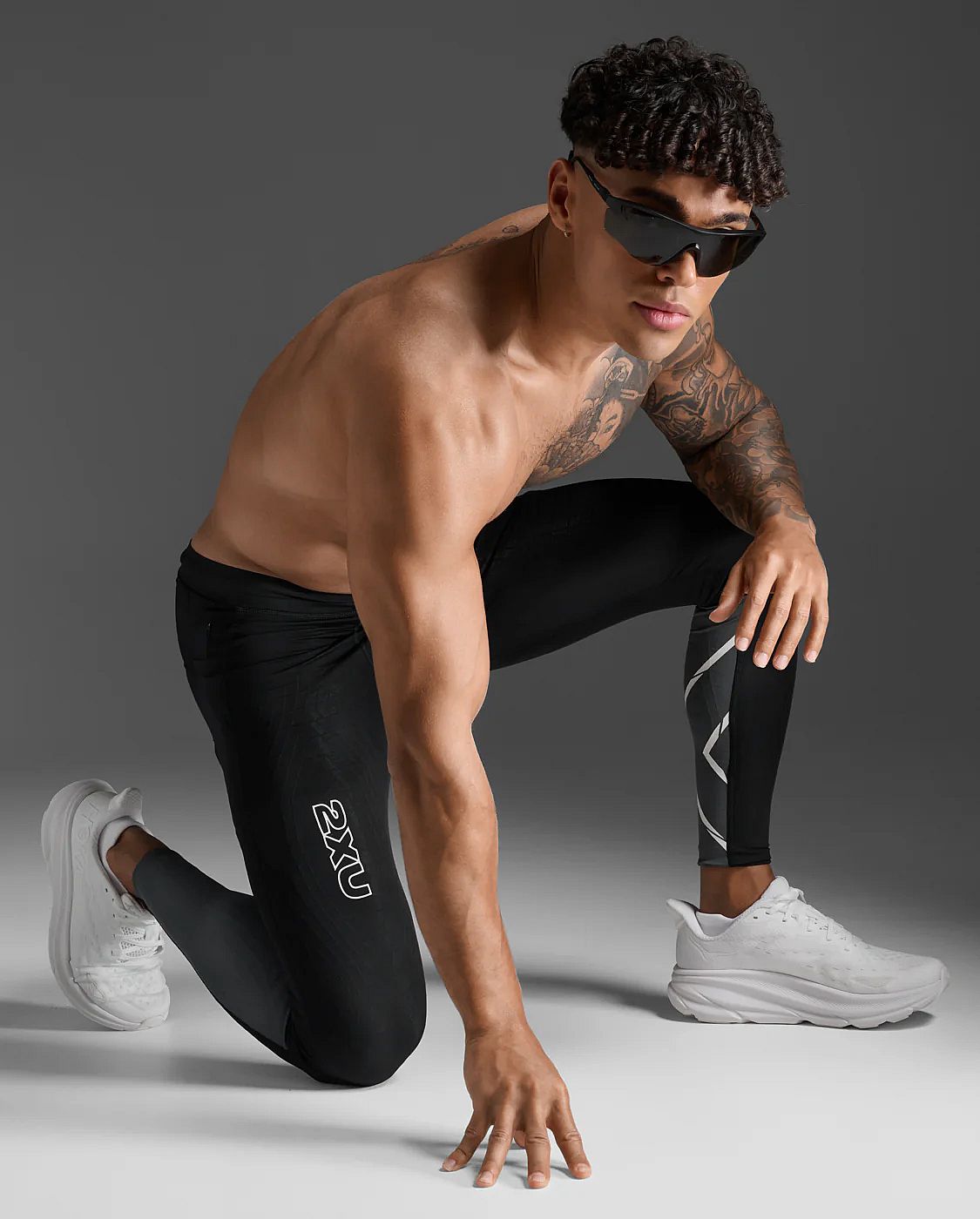 113539-2XU-Light-Speed-React-Compression-hardloopbroek-BlackWhite-Reflective-Heren-afbeelding-4
