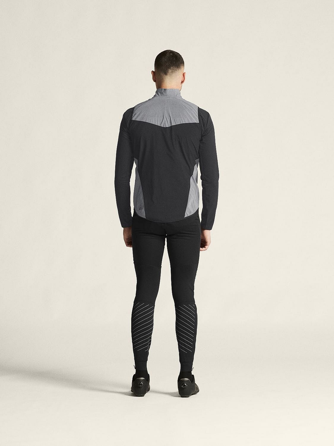 119608-Craft-Advanced-Essence-Lumen-Wind-fietsvest-mouwloos-grijs-heren-afbeelding-4