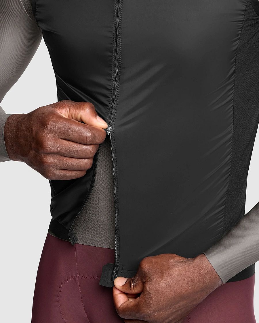 141676-Assos-Mille-GT-S11-wind-fietsvest-Black-Series-heren-afbeelding-5