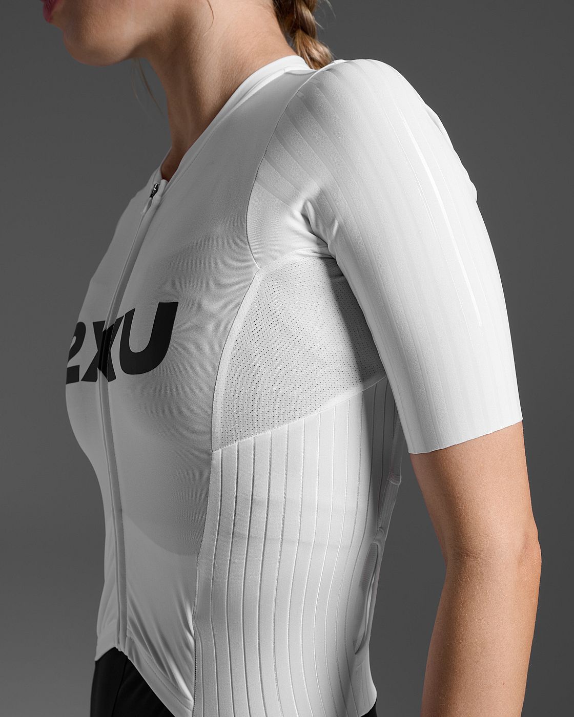 115344-2XU-Trisuit-Light-speed-react-korte-mouw-zwartwit-dames-afbeelding-6