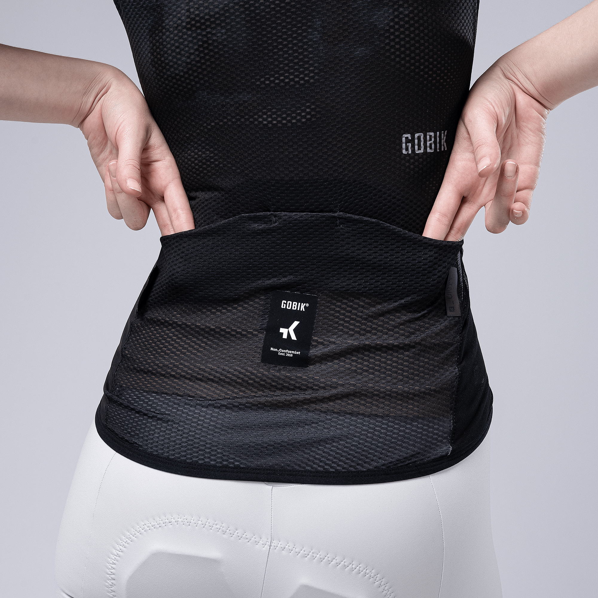 141596-Gobik-fietsvest-plus-2.0-blackcurrant-dames-afbeelding-10